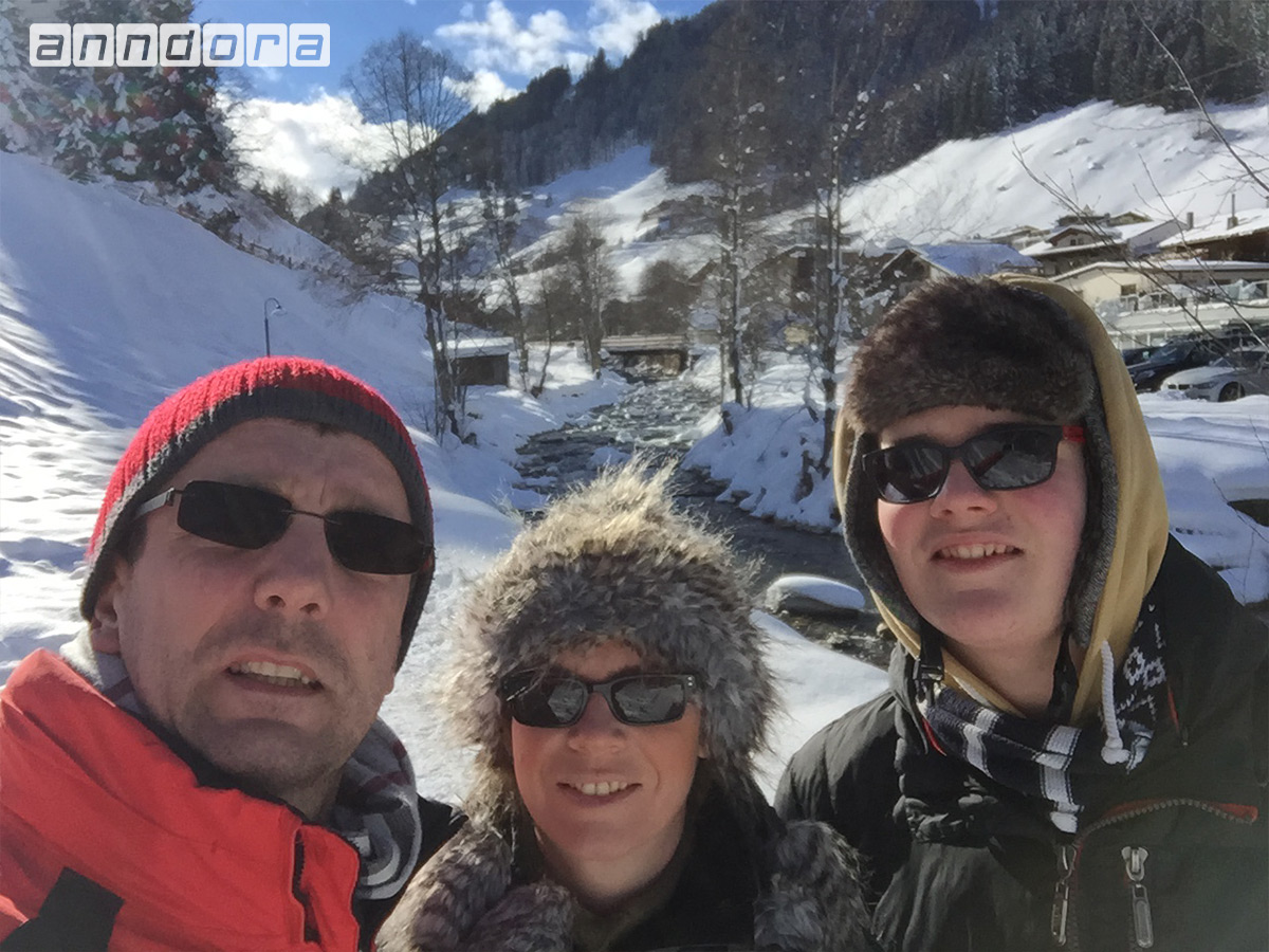 Familie Linder beim Wintersport