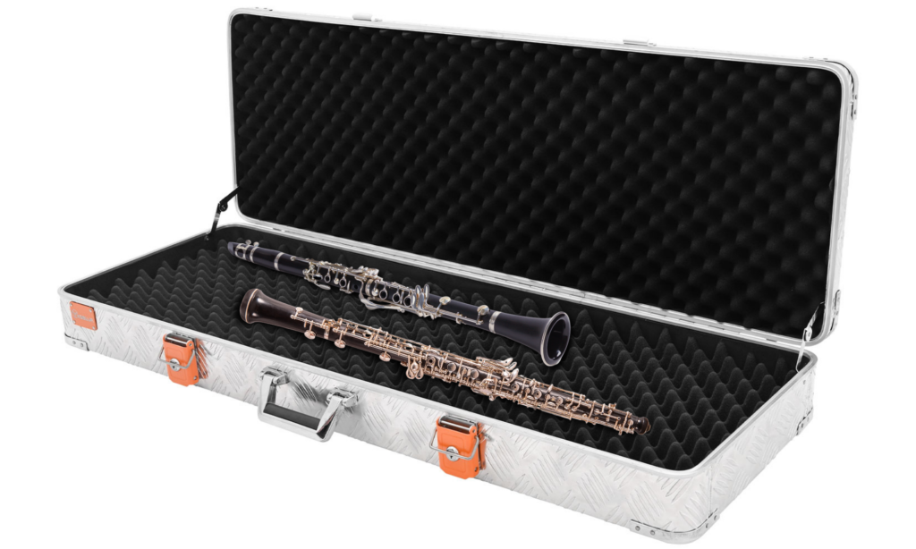 Gewehrkoffer von alubox, in dem sich eine Klarinette und eine Oboe befinden.